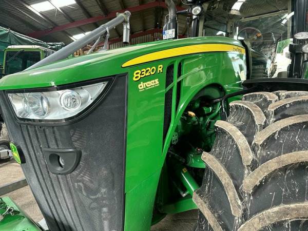 Трактор John Deere 8320R (2014)