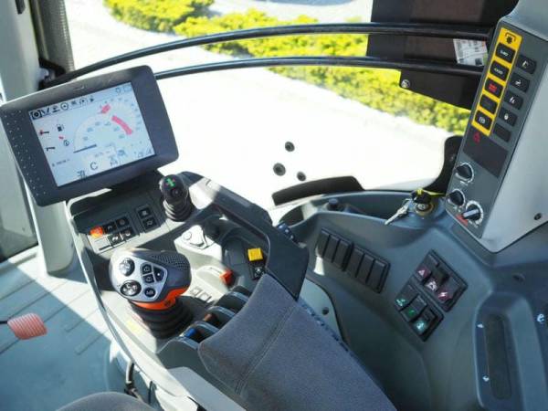 Трактор Claas Axion 830 (2016)