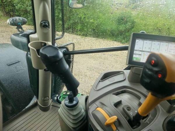 Трактор John Deere 6215R (2018)
