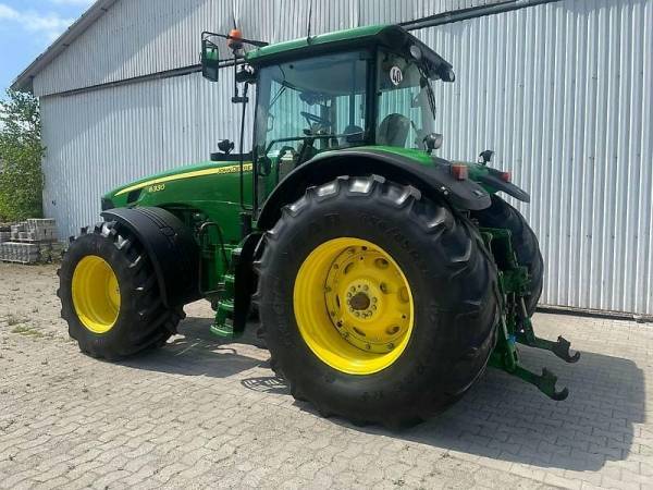 Трактор John Deere 8330 (2007)
