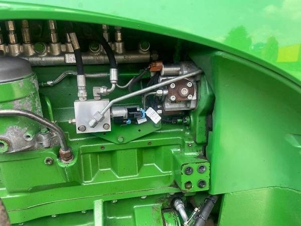 Трактор John Deere 8330 (2007)