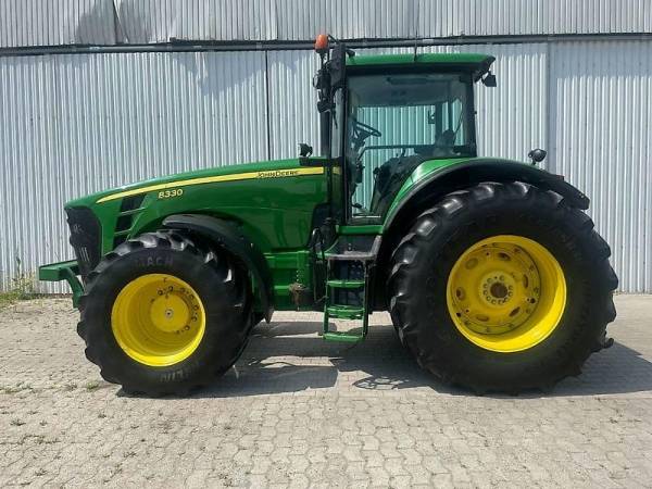 Трактор John Deere 8330 (2007)