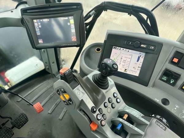 Трактор Claas Axion 820 (2011)