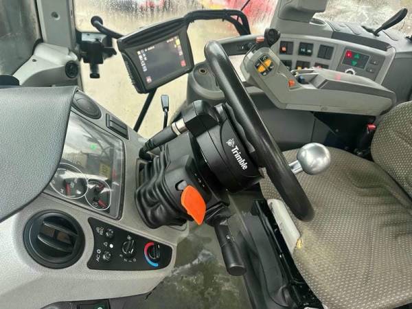 Трактор Claas Axion 820 (2011)