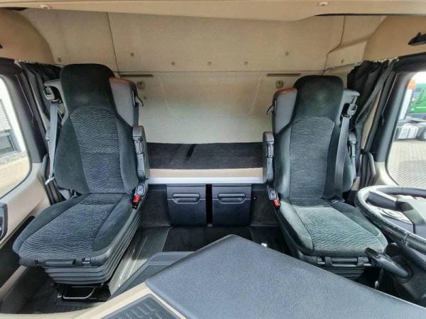 Грузовик штора Mercedes-Benz Actros 2545