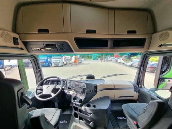 Грузовик штора Mercedes-Benz Actros 2545