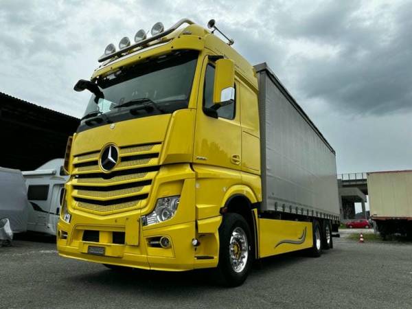 Грузовик штора Mercedes-Benz Actros 2551