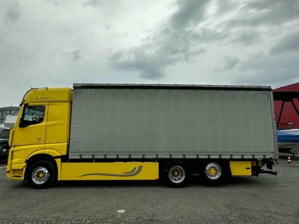 Грузовик штора Mercedes-Benz Actros 2551