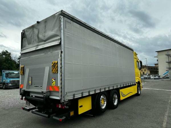 Грузовик штора Mercedes-Benz Actros 2551