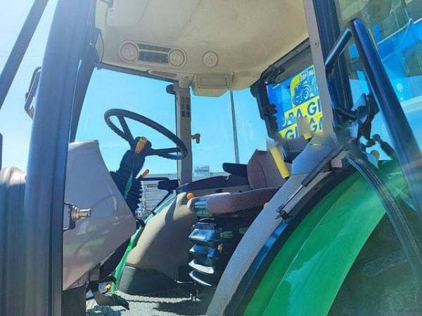 Трактор John Deere 6130D (2014)