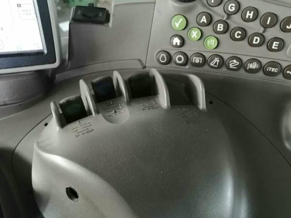 Трактор John Deere 6210R (2012)