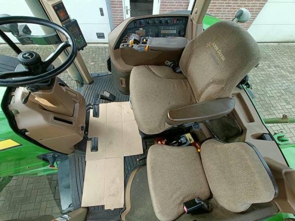 Трактор John Deere 8320 (2003)