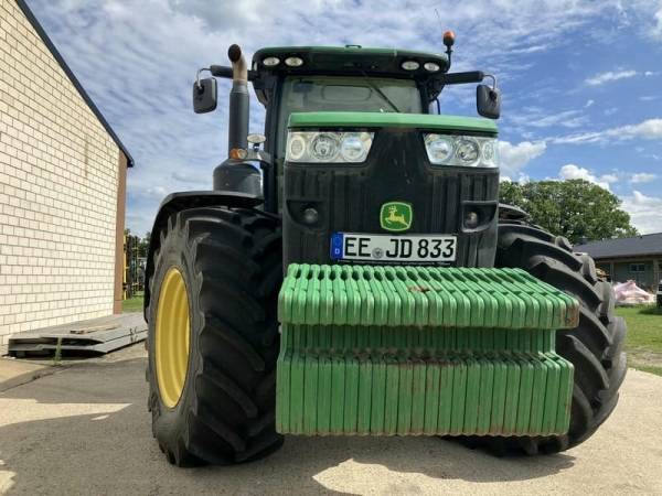 Трактор John Deere 8335R (2012)