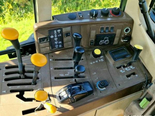 Трактор John Deere 6910 (1999)