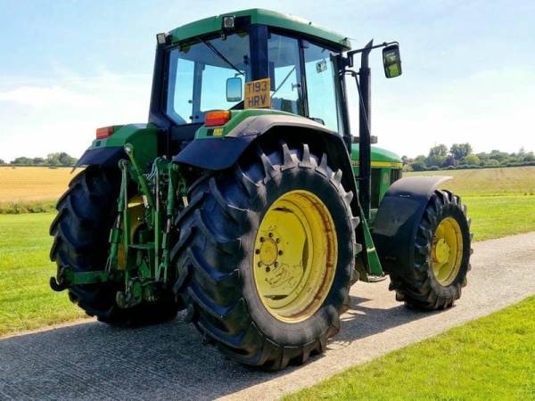 Трактор John Deere 6910 (1999)