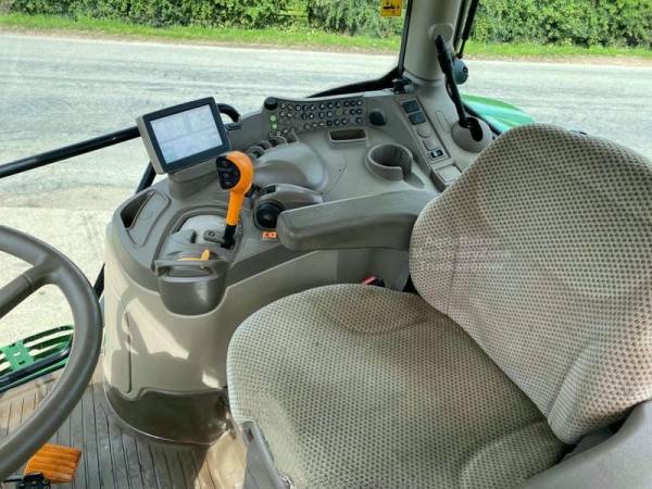Трактор John Deere 6130R (2015)