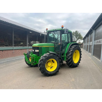 Трактор John Deere 6200