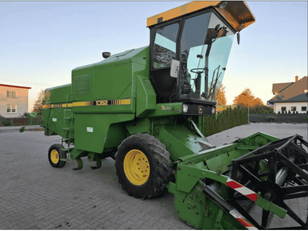 Комбайн John Deere 1052 (1984)