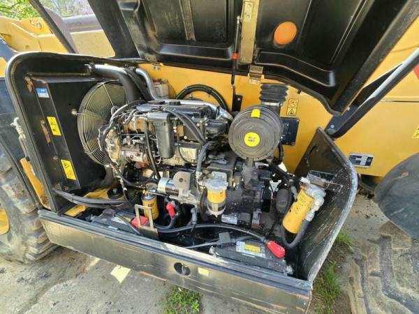Навантажувач Caterpillar TH417 (2010)
