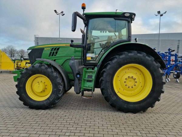 Трактор John Deere 6215R (2016)