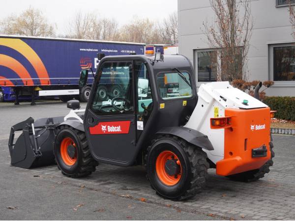Навантажувач Bobcat T2250 (2011)