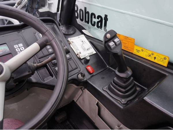 Навантажувач Bobcat T2250 (2011)