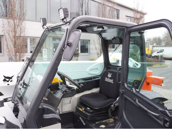 Навантажувач Bobcat T2250 (2011)