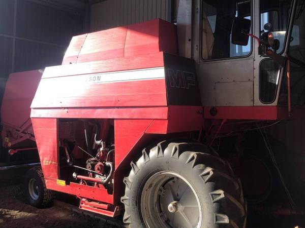 Комбайн Massey Ferguson 330