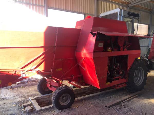 Комбайн Massey Ferguson 330
