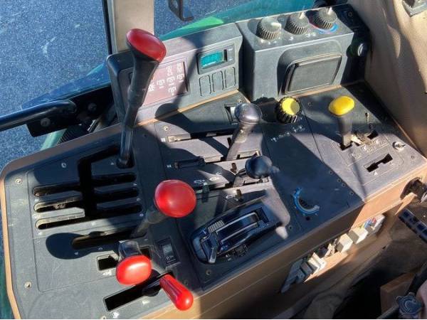 Трактор John Deere 6300 (1995)