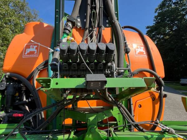 Навесной опрыскиватель Amazone UF 1201 (2017)