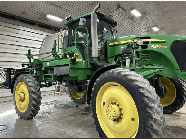 Самохідний обприскувач John Deere 4830 (2009)