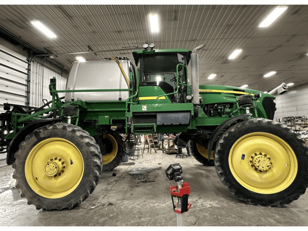 Самохідний обприскувач John Deere 4830 (2009)