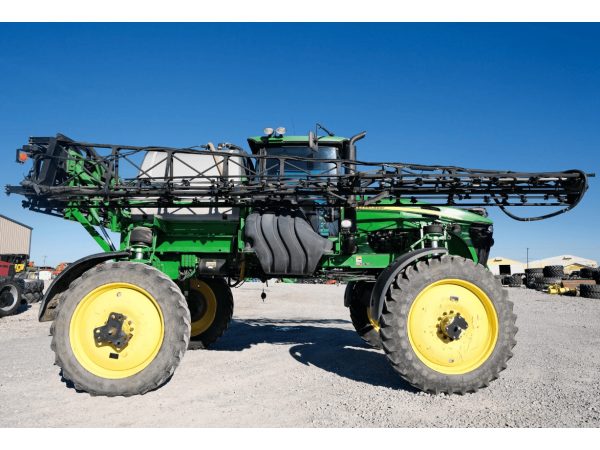 Самохідний обприскувач John Deere 4830 (2011)