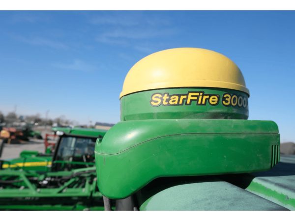 Самохідний обприскувач John Deere 4830 (2011)