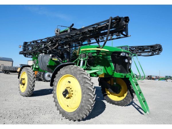 Самохідний обприскувач John Deere 4830 (2011)