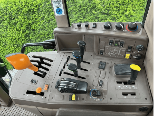 Трактор John Deere 6150M (2015)
