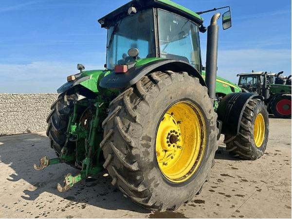 Трактор John Deere 8230 (2009)
