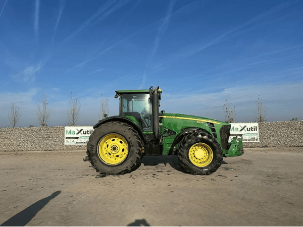 Трактор John Deere 8230 (2009)
