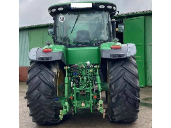  Трактор John Deere 7230R (2011)