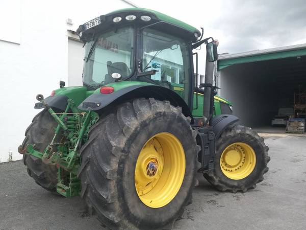  Трактор John Deere 7230R (2012)
