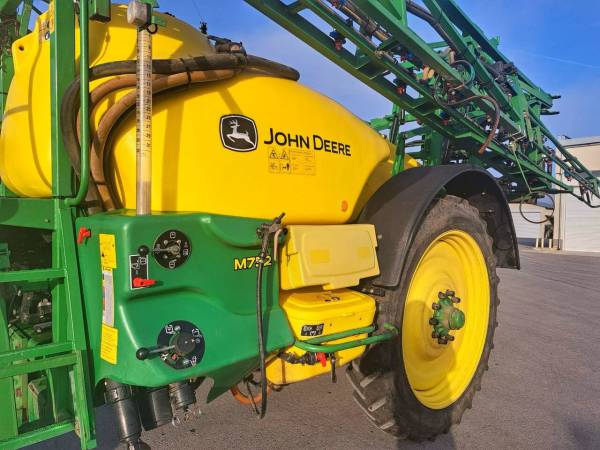 Прицепной опрыскиватель John Deere M732 (2017)