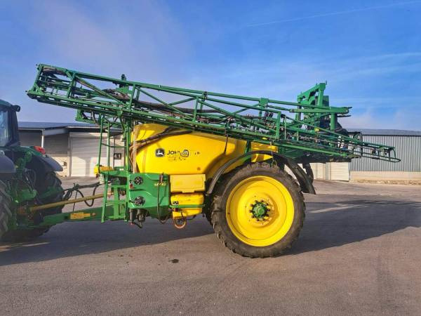 Прицепной опрыскиватель John Deere M732 (2017)