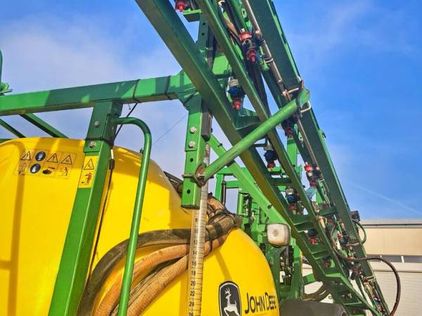 Прицепной опрыскиватель John Deere M732 (2017)