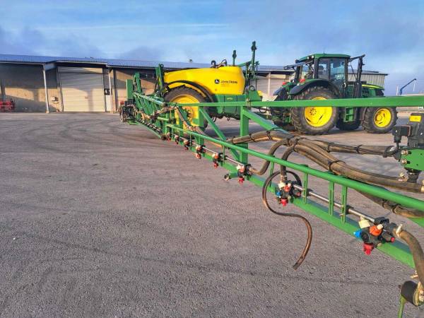 Прицепной опрыскиватель John Deere M732 (2017)