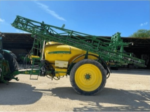Прицепной опрыскиватель John Deere 732i (2013)