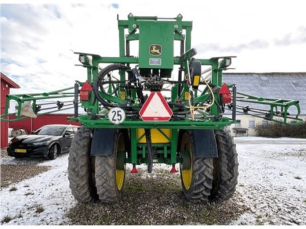 Причіпний обприскувач John Deere M732 (2014)