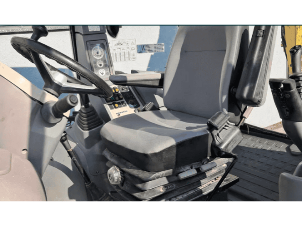 Екскаватор-навантажувач Komatsu WB 93R (2007)