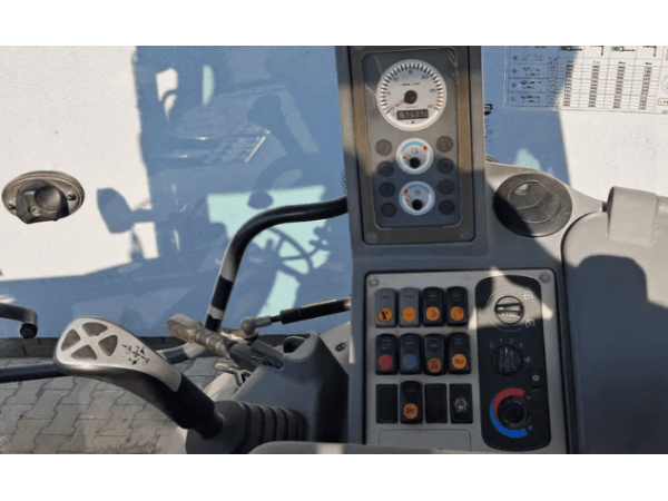 Екскаватор-навантажувач Komatsu WB 93R (2007)