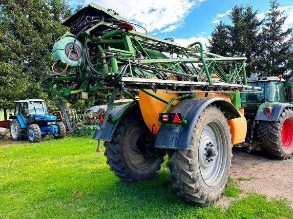 Причіпний обприскувач Amazone UX 4200